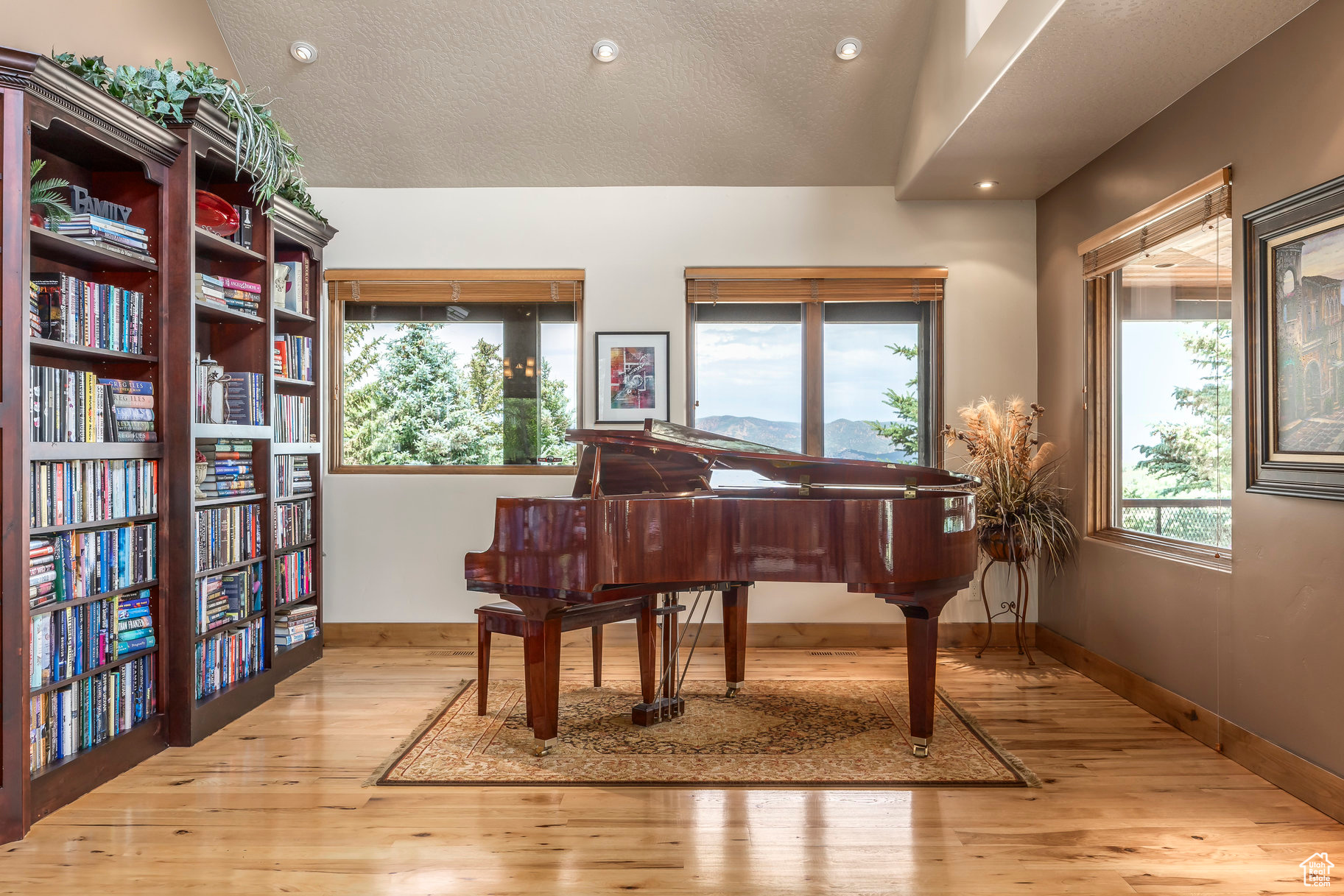 BRIDGE HOLLOW - Residential