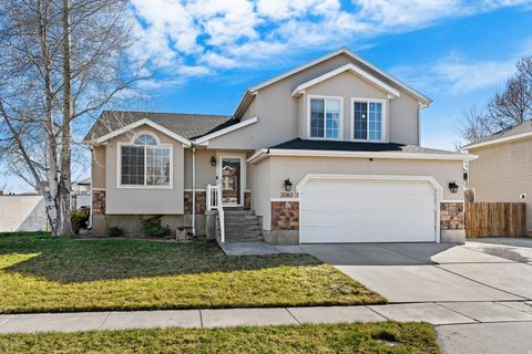Photo of 2083 W 2220 N, Clinton, UT 84015 (MLS # 2125740)