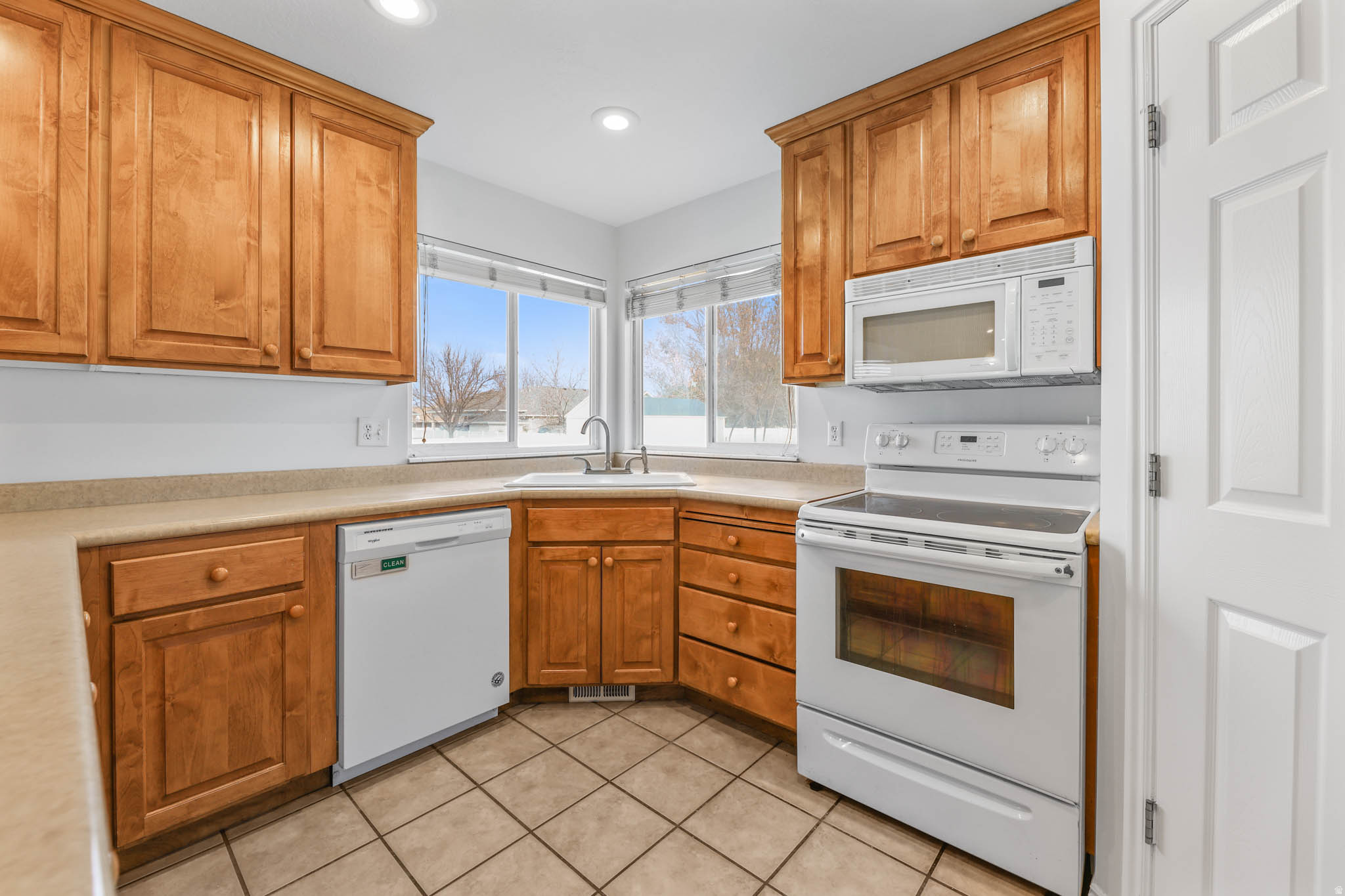 RIVER HILLS - Residential