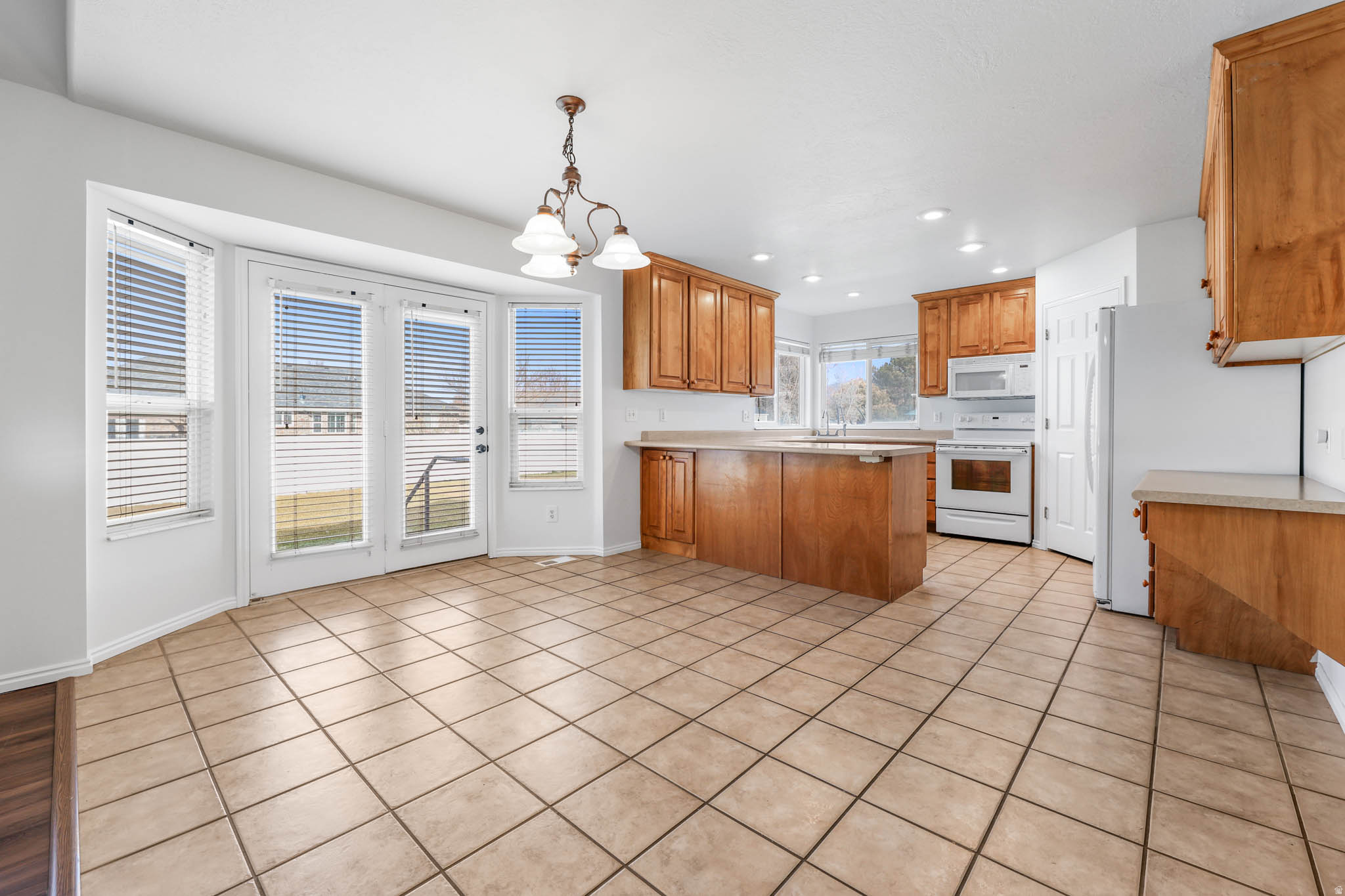 RIVER HILLS - Residential