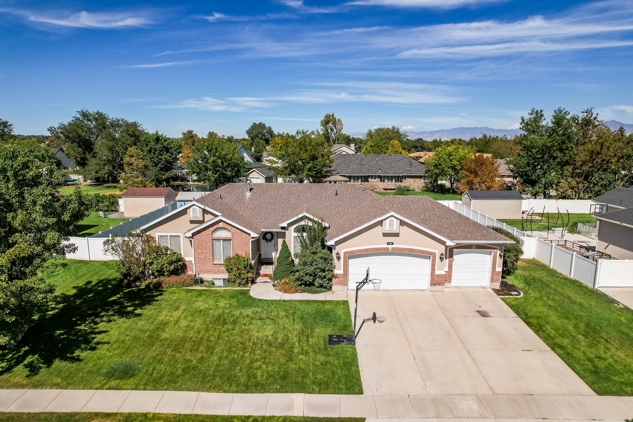 RIVER HILLS - Residential