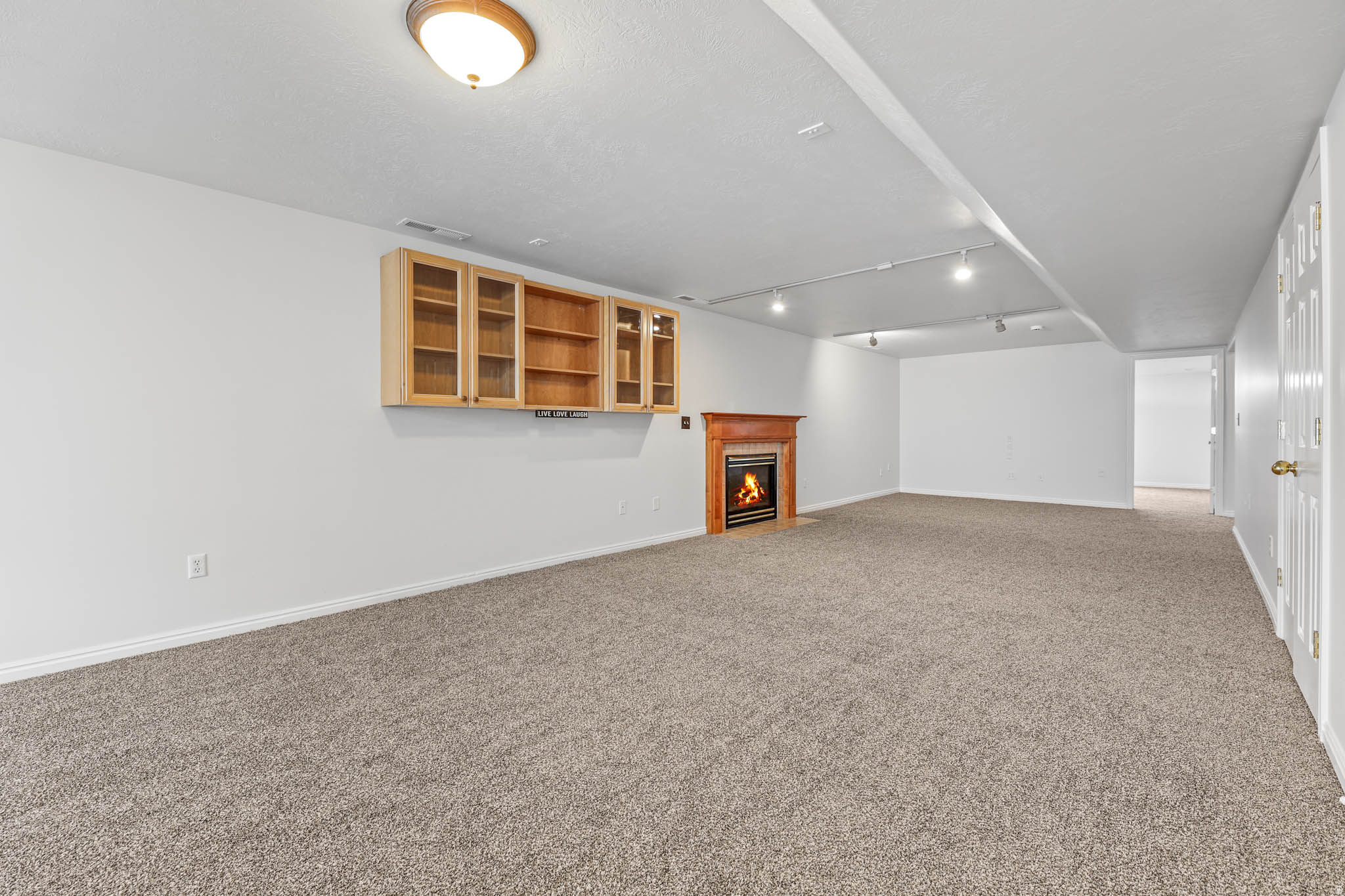 RIVER HILLS - Residential