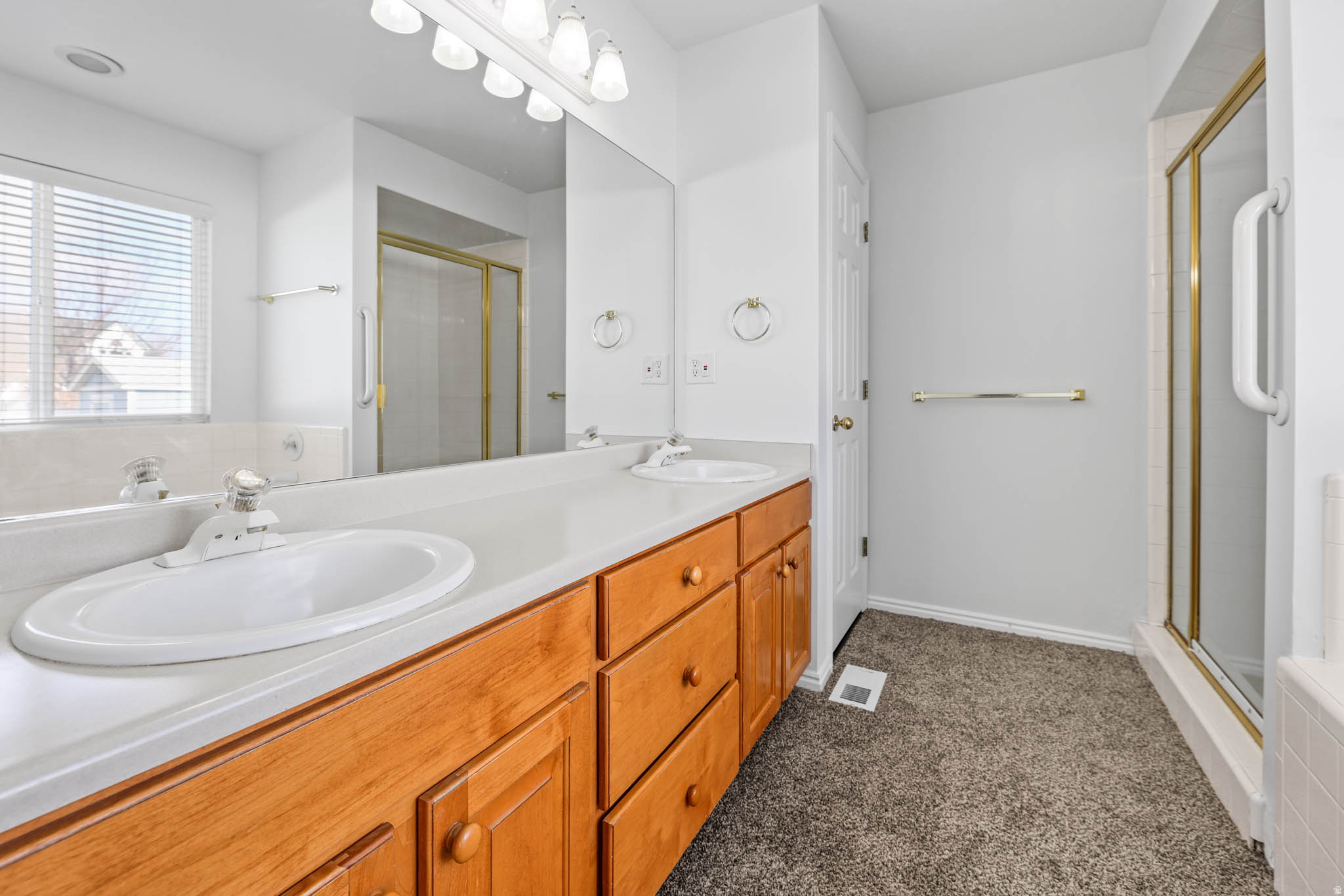 RIVER HILLS - Residential