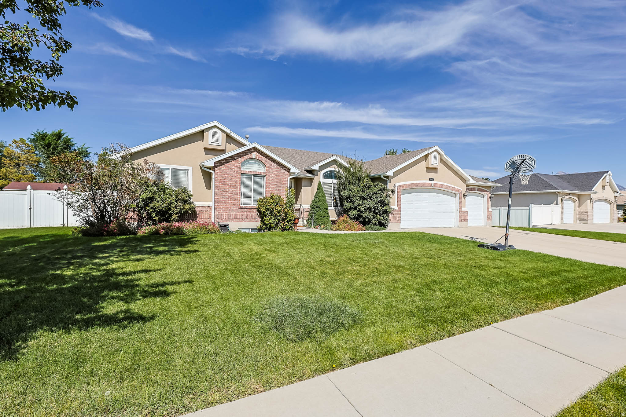 RIVER HILLS - Residential