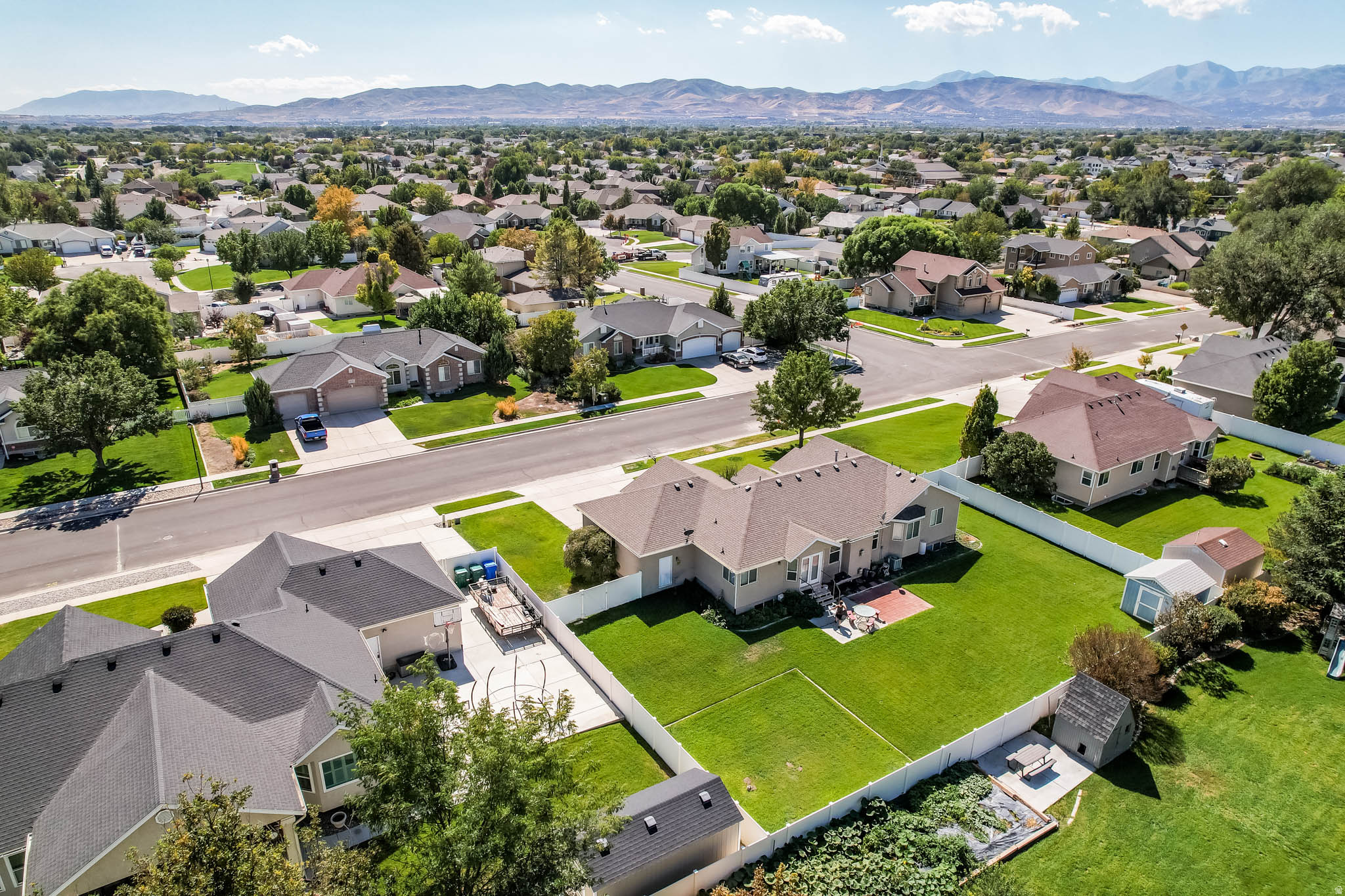 RIVER HILLS - Residential