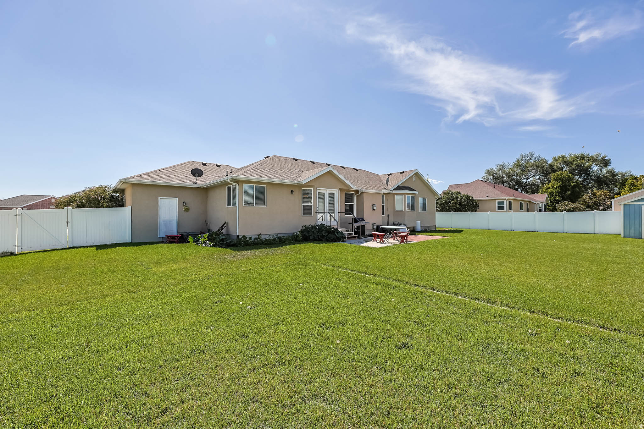 RIVER HILLS - Residential