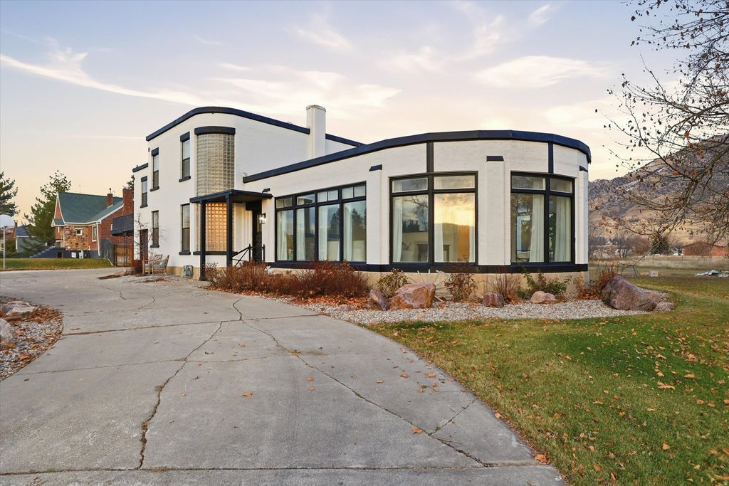 Photo of 716 S 600 E, River Heights, UT 84321 (MLS # 2128754)