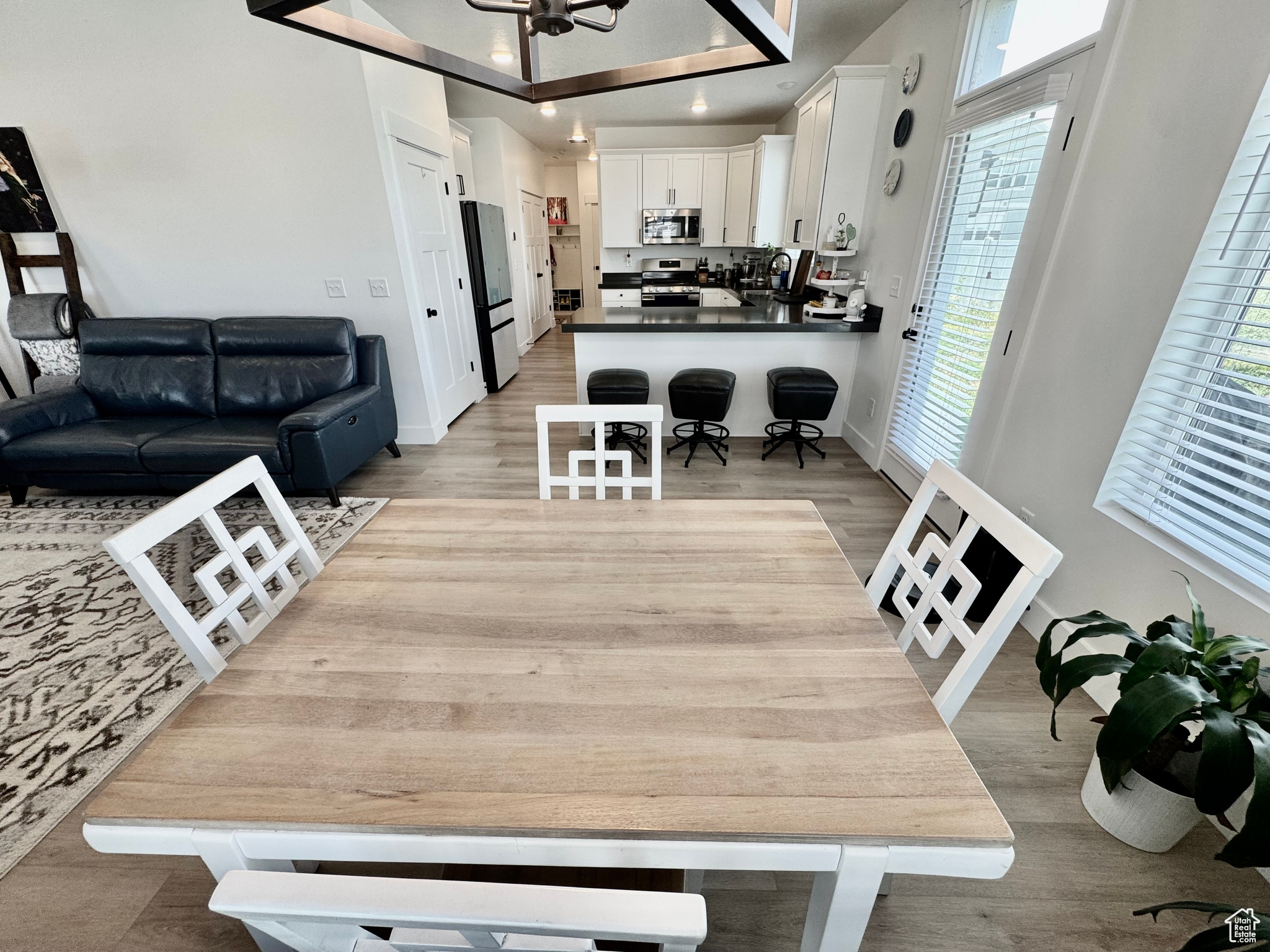 LAKESHORE LANDING - Residential