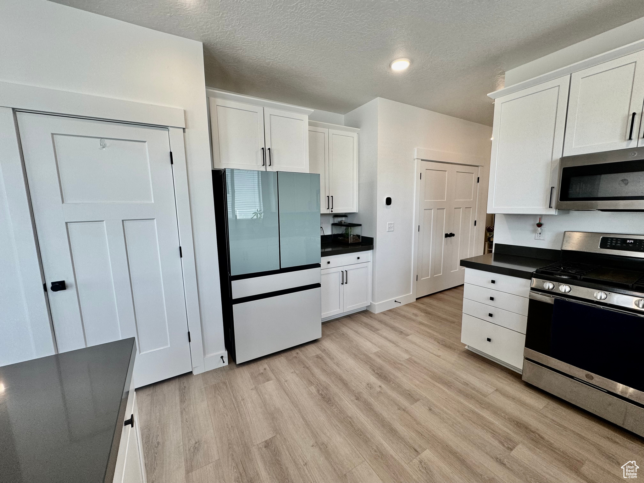 LAKESHORE LANDING - Residential