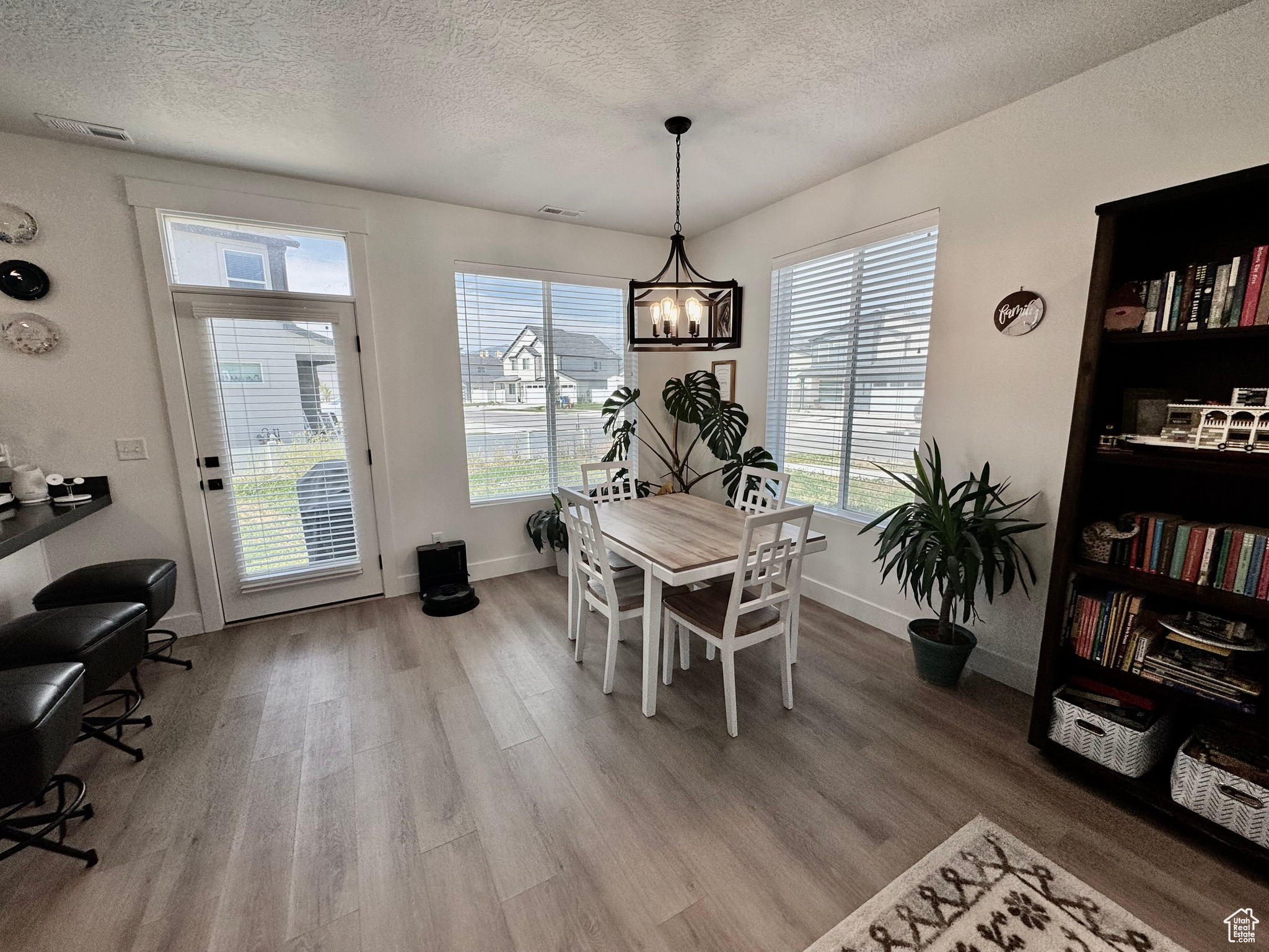 LAKESHORE LANDING - Residential