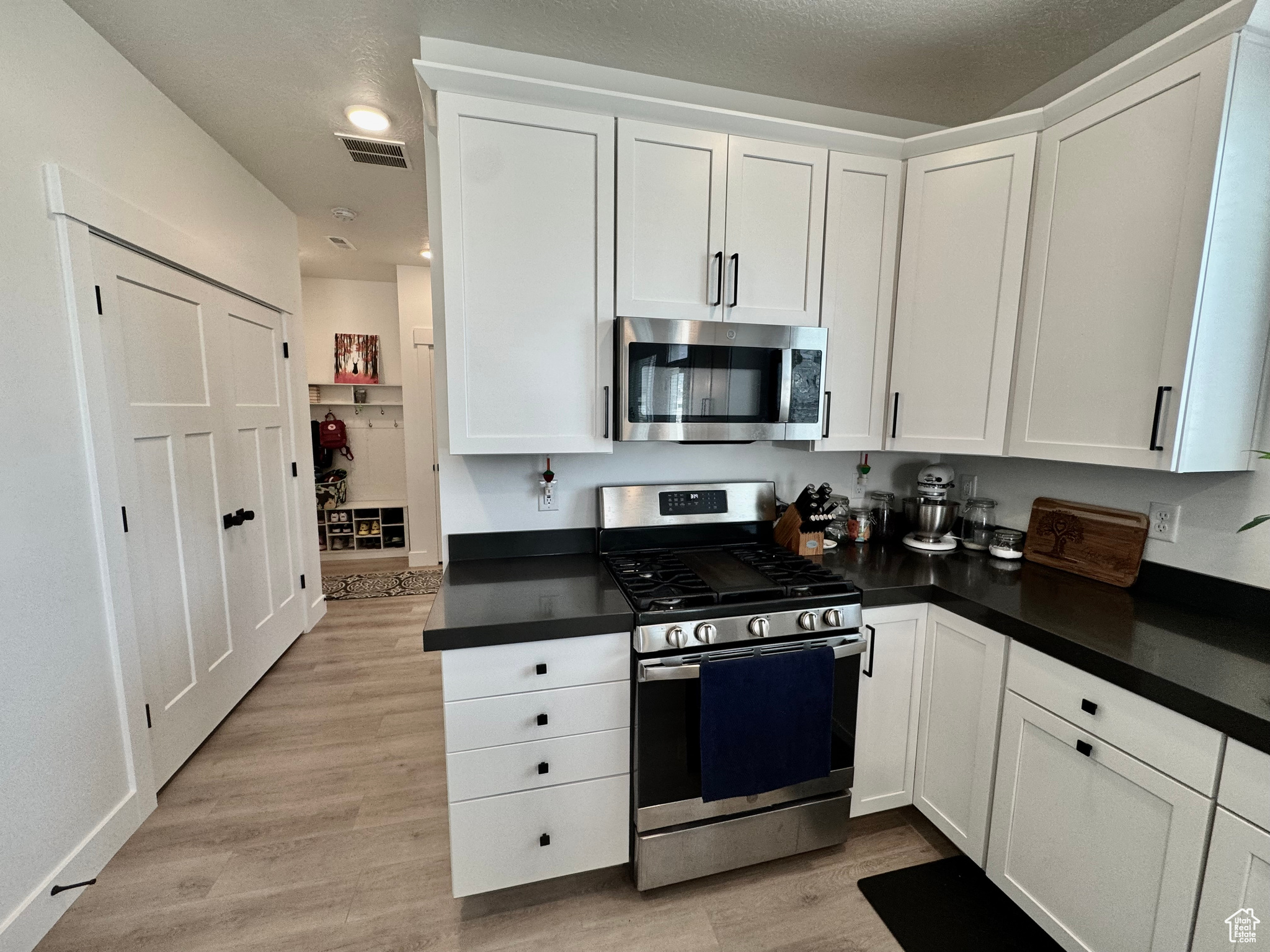 LAKESHORE LANDING - Residential