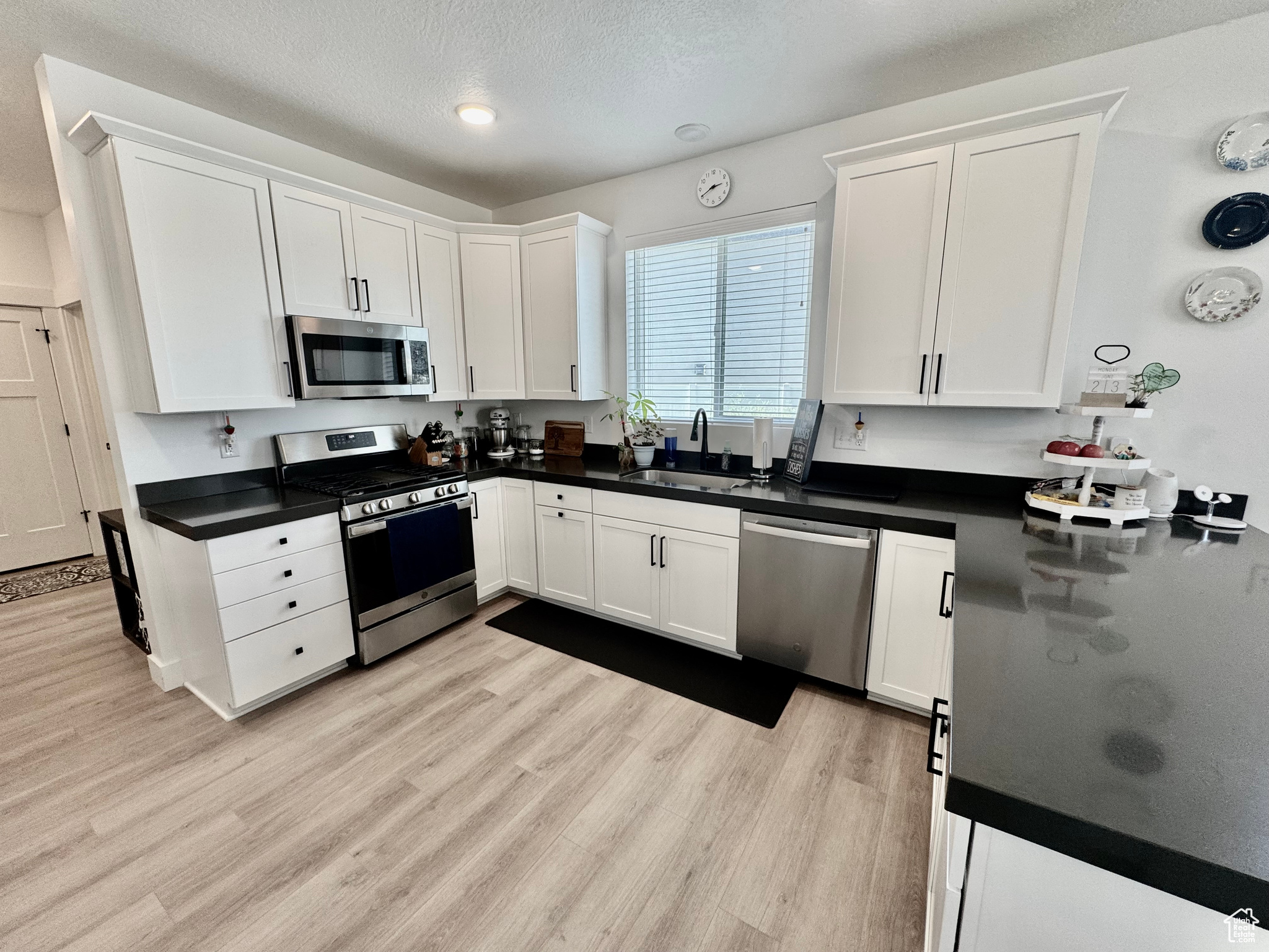 LAKESHORE LANDING - Residential