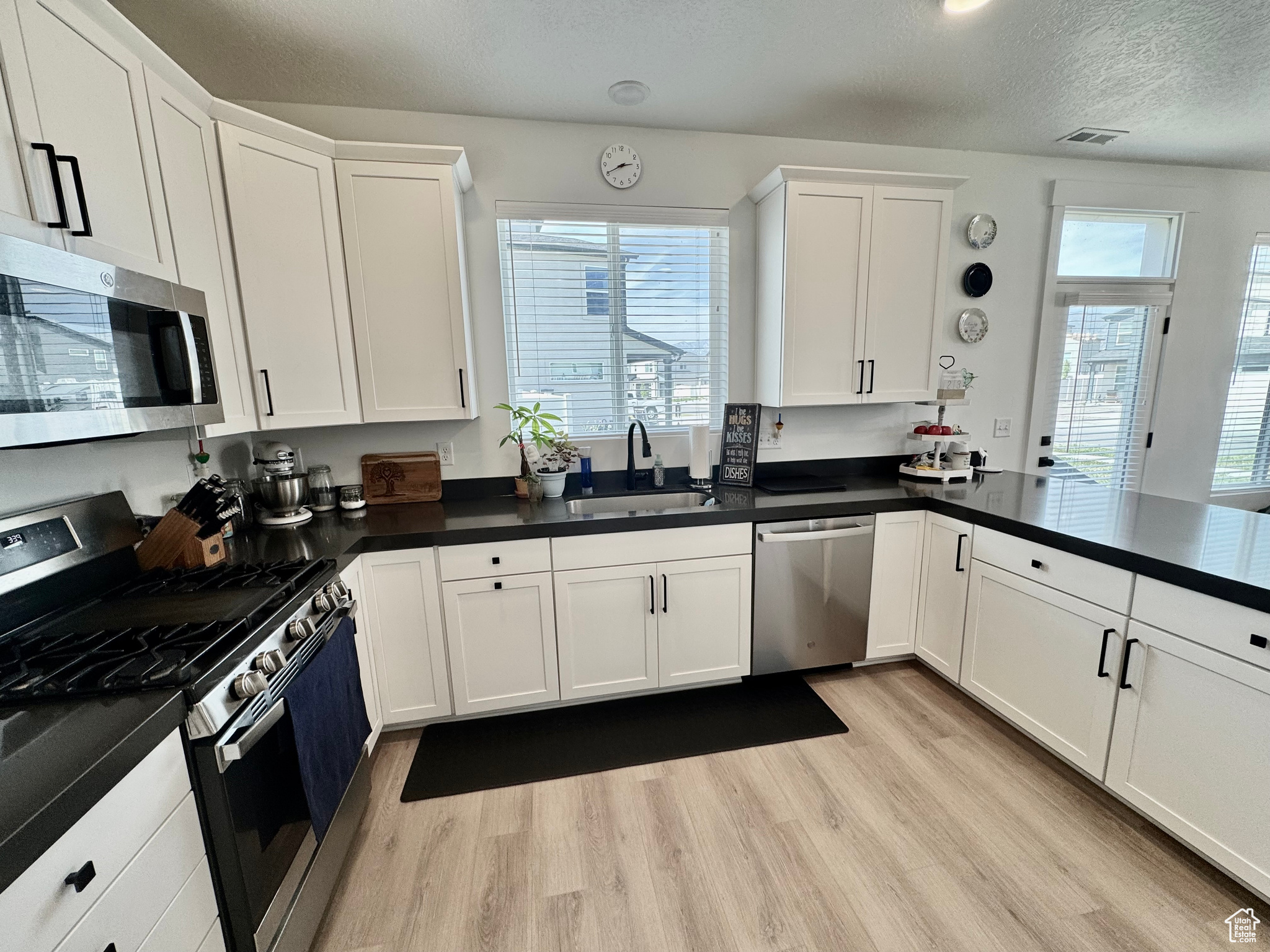 LAKESHORE LANDING - Residential