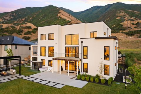 Tiny photo for 343 W BAY DR, Vineyard, UT 84059 (MLS # 2143724)