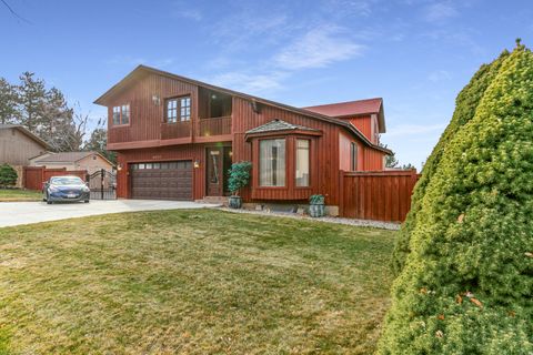 Photo of 9650 S BUTTONWOOD DR, Sandy, UT 84092 (MLS # 2127315)