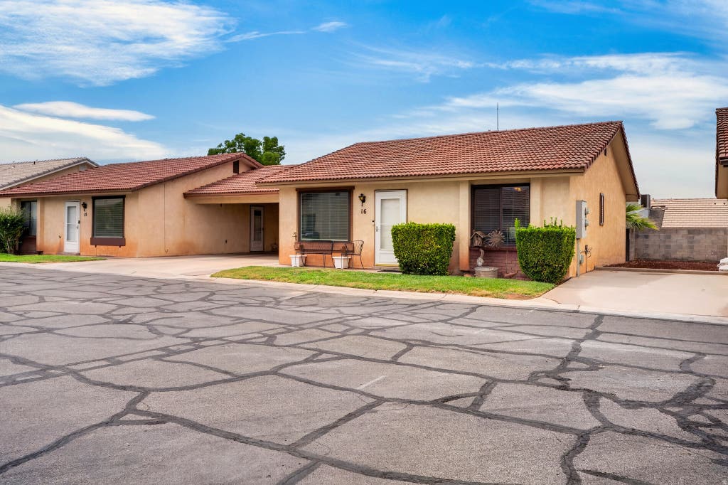 Photo of 1075 N 1400 W #16, Saint George, UT 84770 (MLS # 2180507)