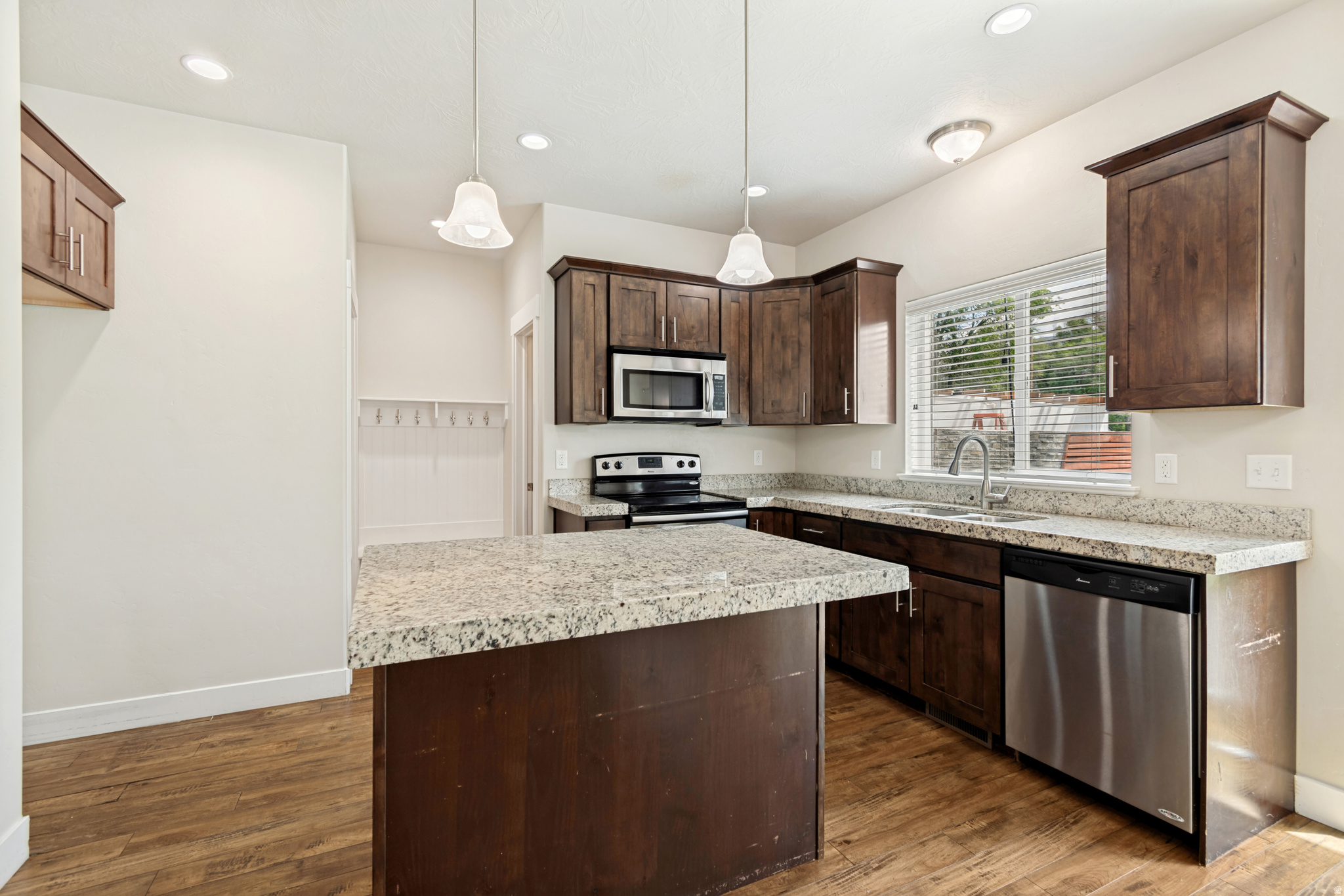 BANKS TWIN HOMES - Residential Income