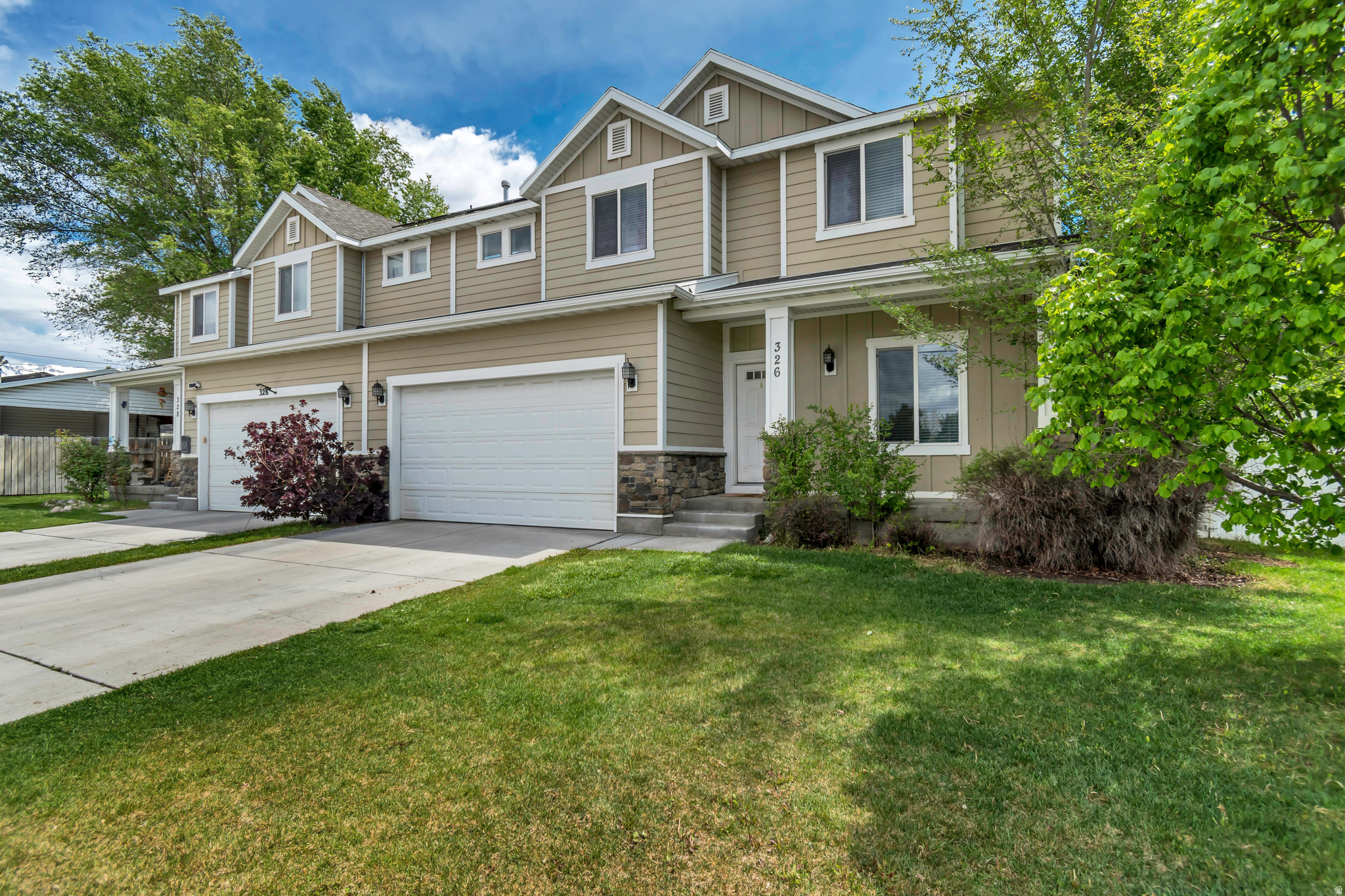 BANKS TWIN HOMES - Residential Income