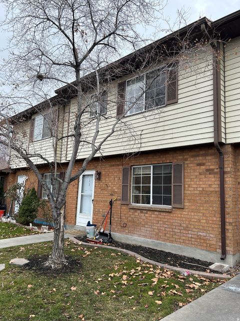 Tiny photo for 939 S FREEDOM BLVD Blvd #13, Provo, UT 84601 (MLS # 2139722)