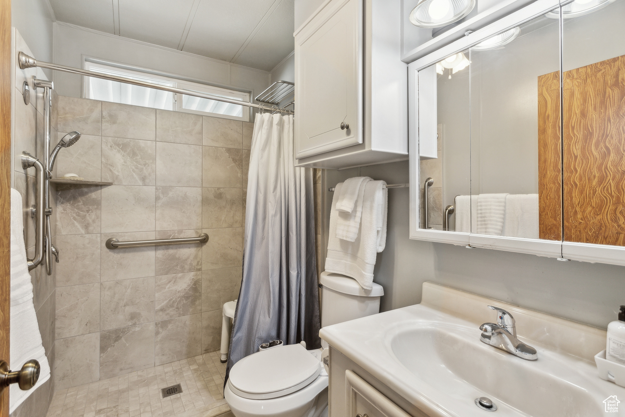 Sandy, Utah 84070, United States, 3 Bedrooms Bedrooms, ,2 BathroomsBathrooms,Residential,Pending,81067