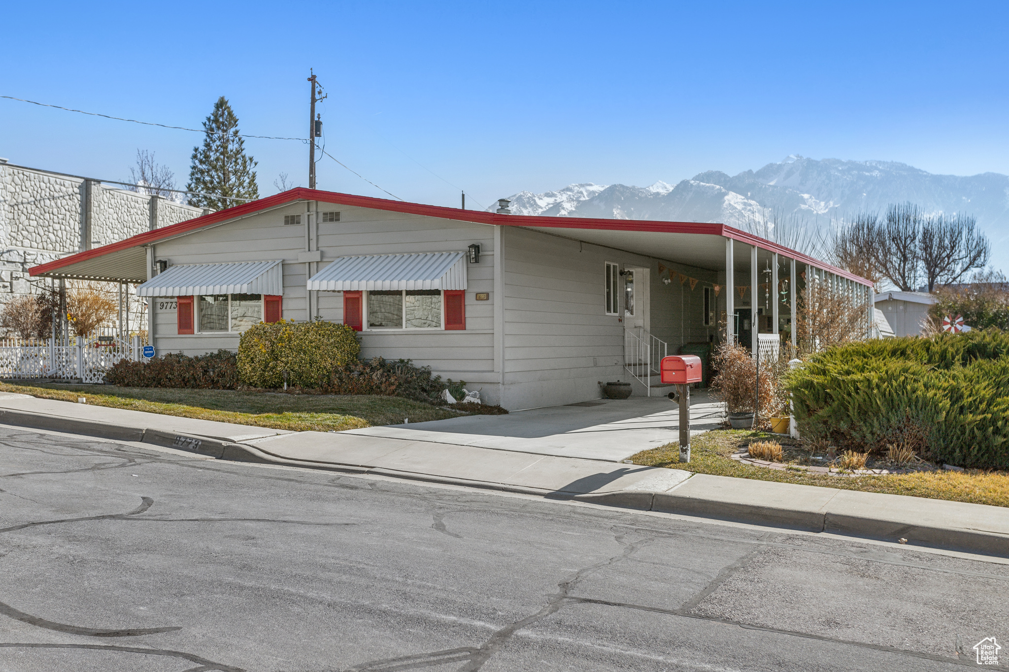 Sandy, Utah 84070, United States, 3 Bedrooms Bedrooms, ,2 BathroomsBathrooms,Residential,Pending,81067