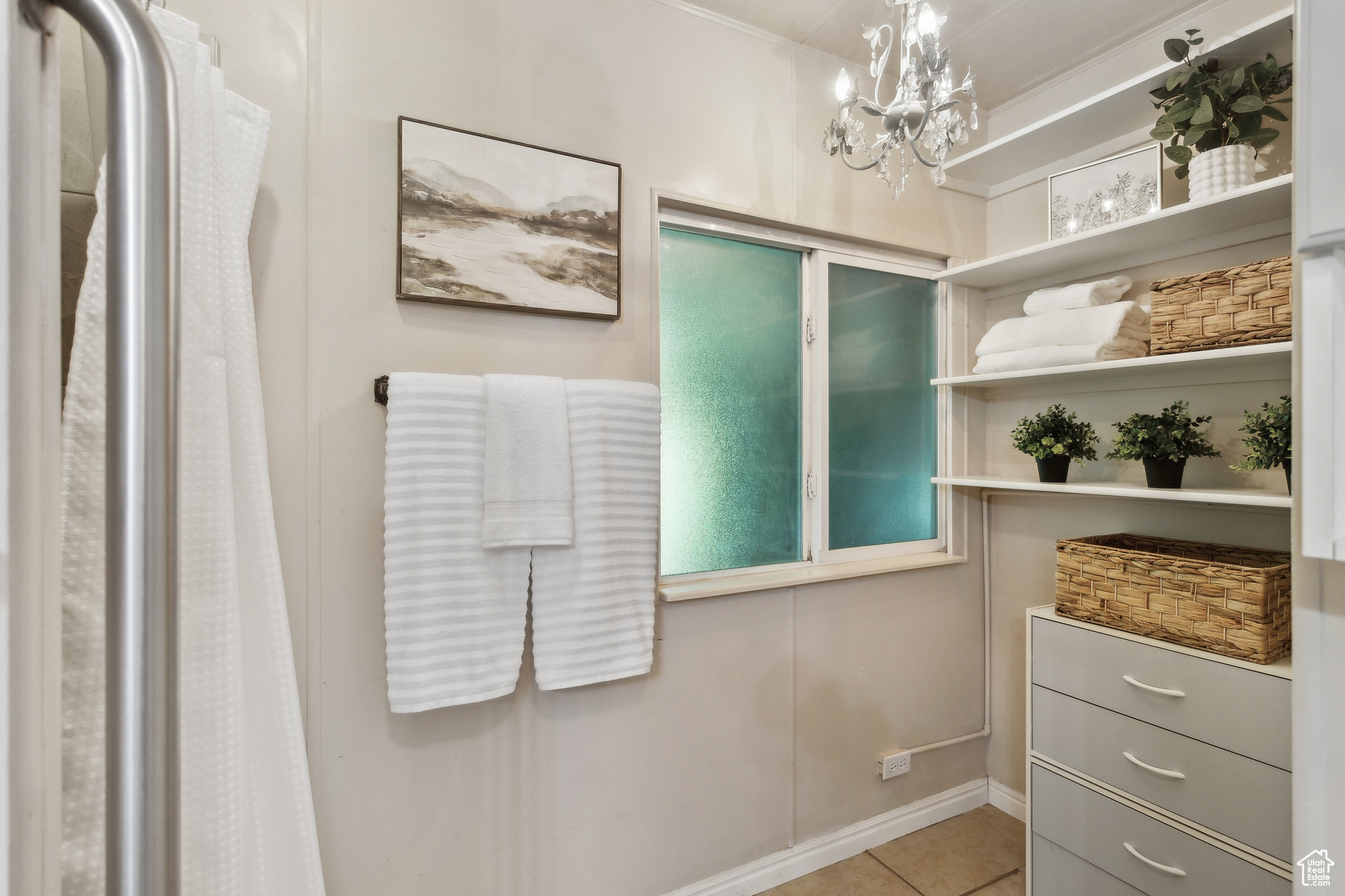 Sandy, Utah 84070, United States, 3 Bedrooms Bedrooms, ,2 BathroomsBathrooms,Residential,Pending,81067