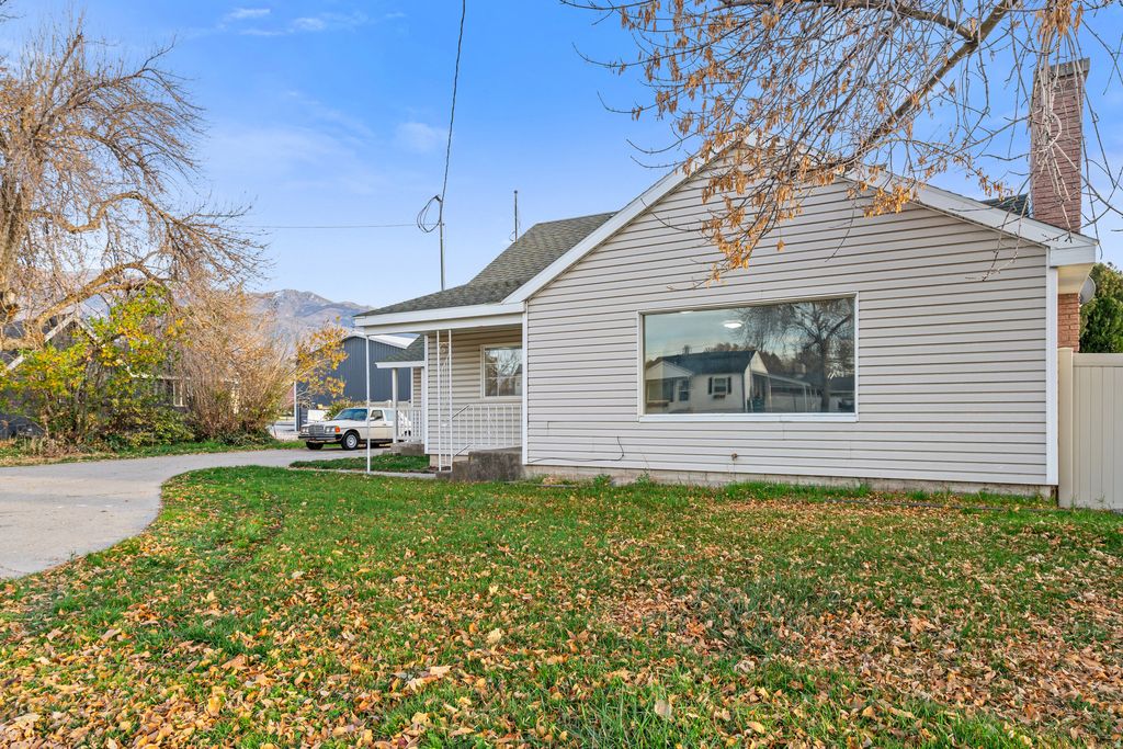 Photo of 942 E GENTILE ST, Layton, UT 84041 (MLS # 2122814)