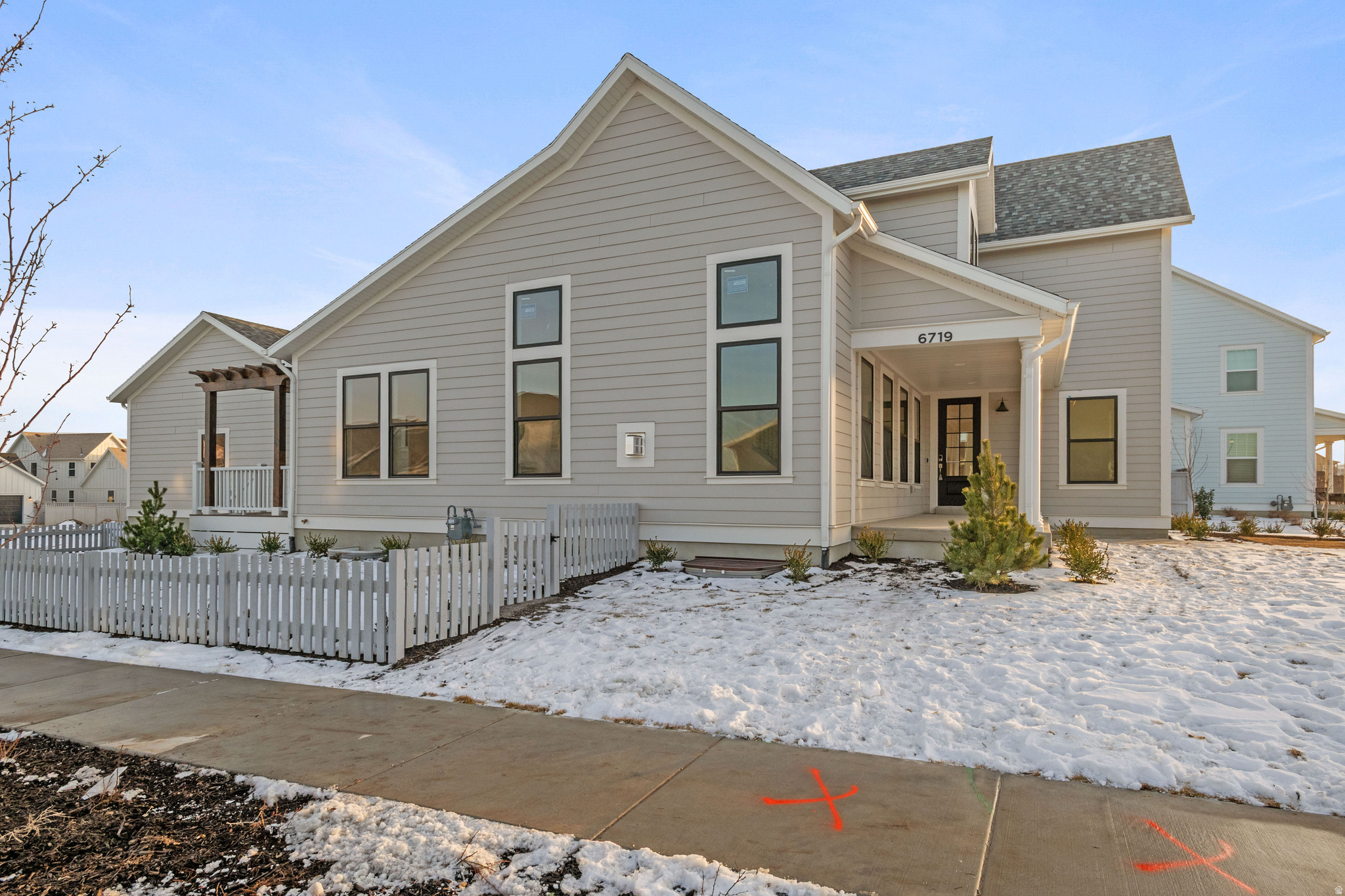 DAYBRERAK - Residential