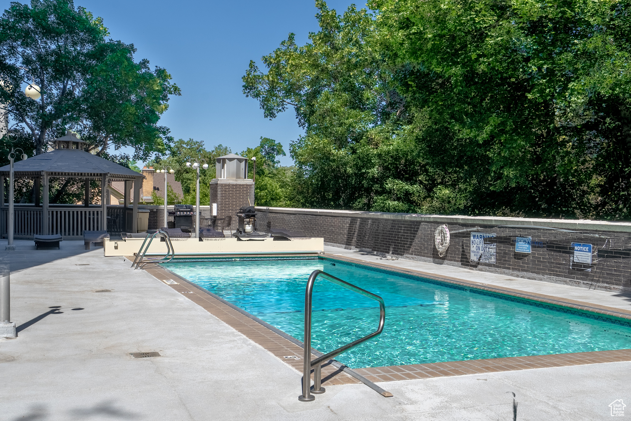 BONNEVILLE TOWER - Residential