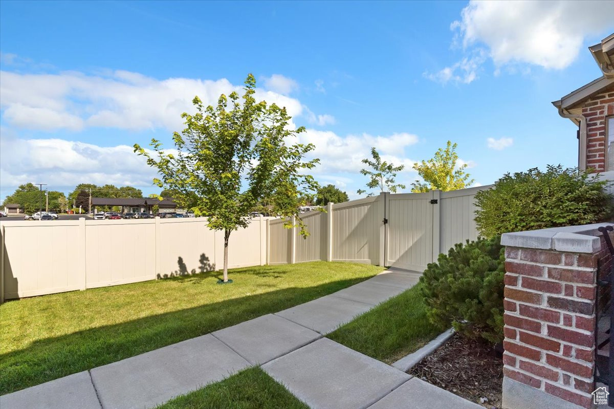 YALECREST TOWNS - Residential