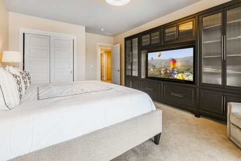 Tiny photo for 6423 GOLDEN BEAR LOOP W, Snyderville, UT 84098 (MLS # 2125871)