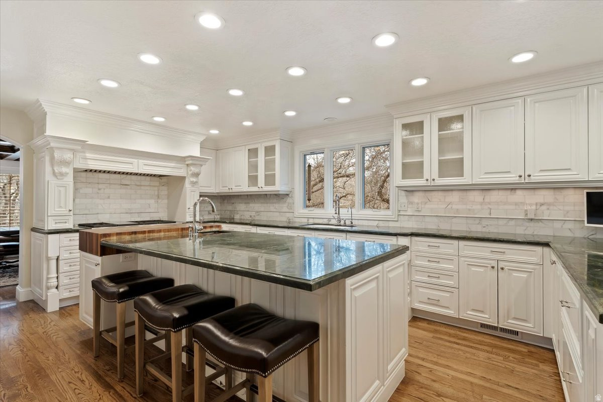 HIDDEN OAKS - Residential