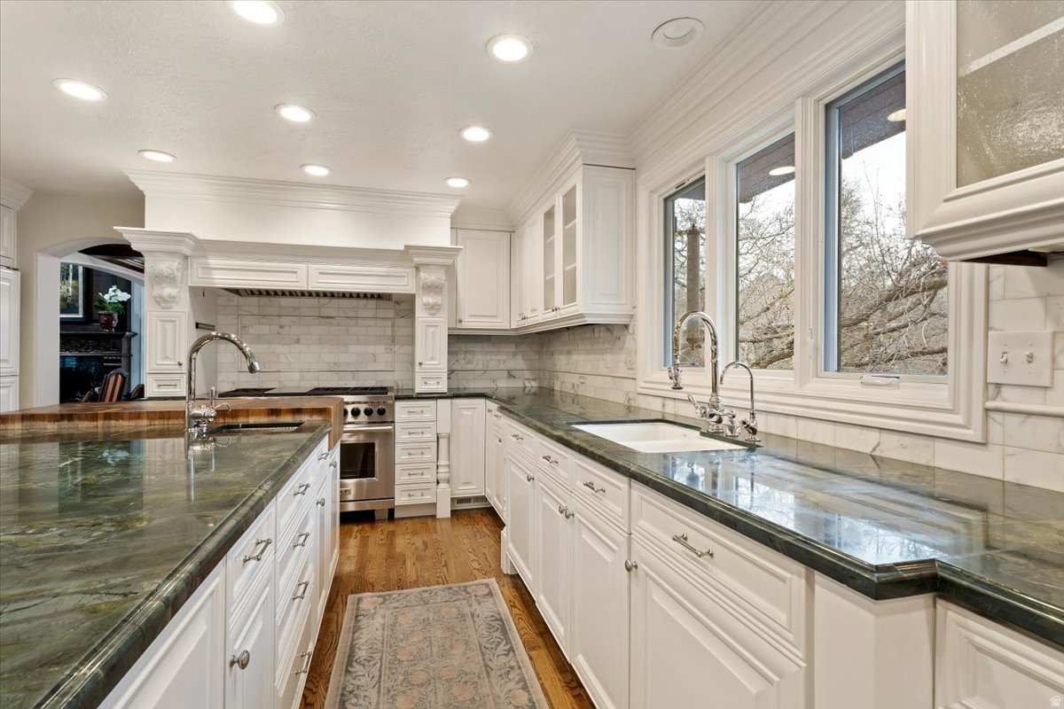 HIDDEN OAKS - Residential