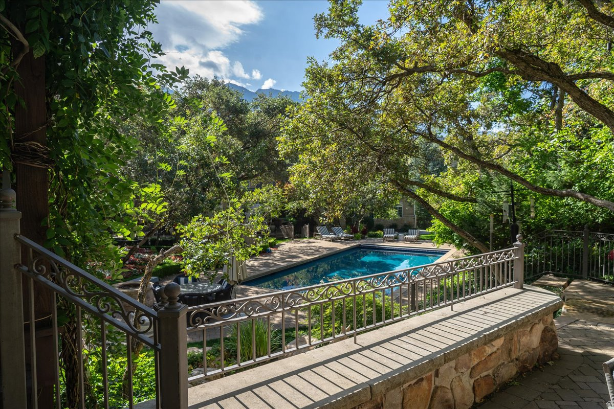 HIDDEN OAKS - Residential