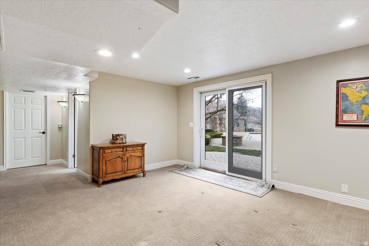 HIDDEN OAKS - Residential