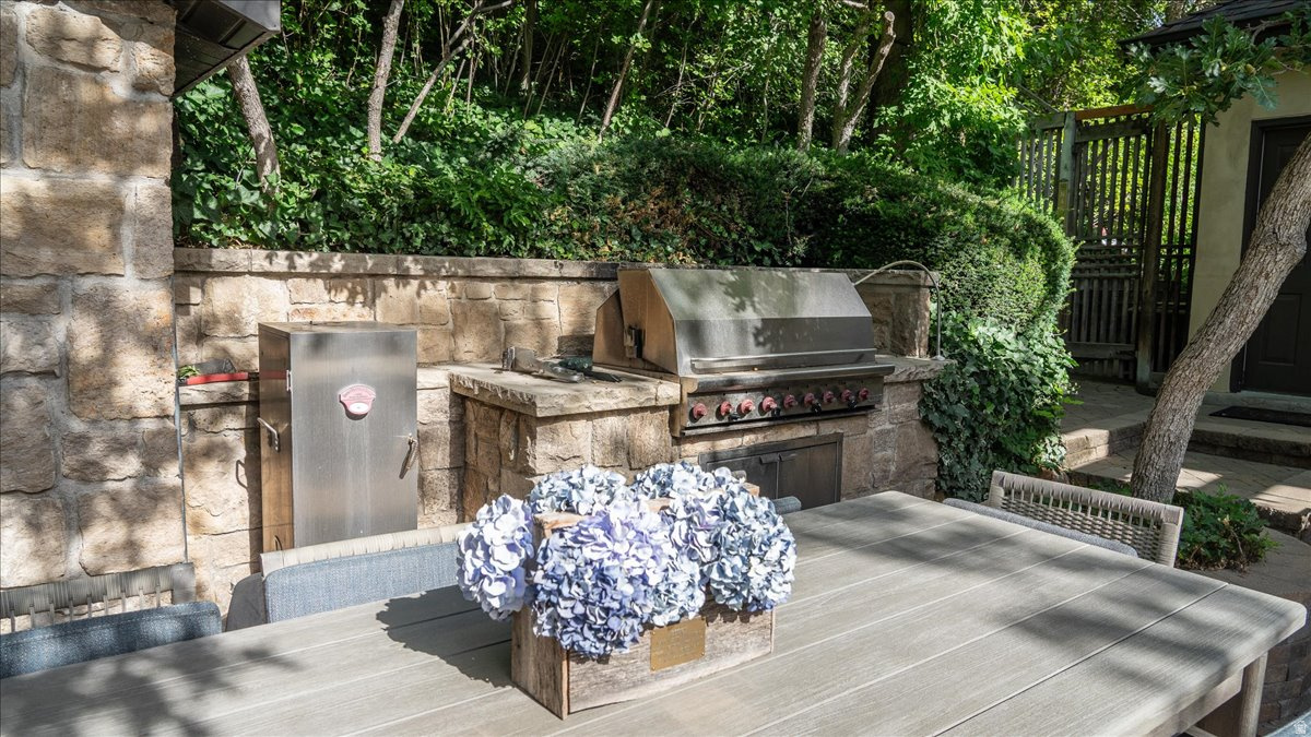 HIDDEN OAKS - Residential