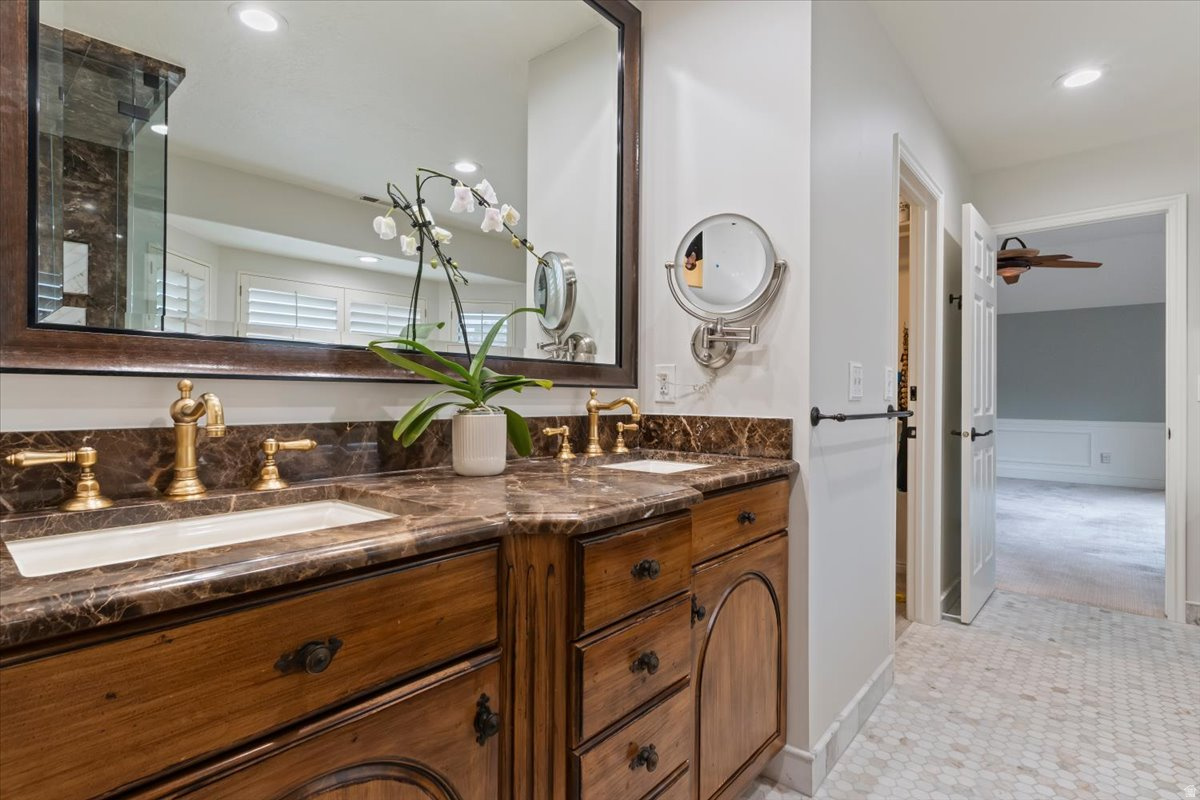 HIDDEN OAKS - Residential