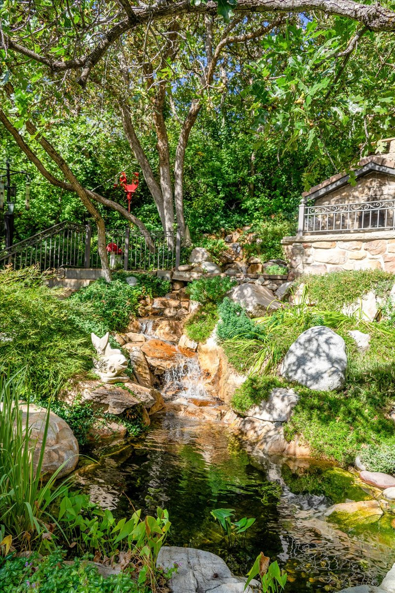 HIDDEN OAKS - Residential