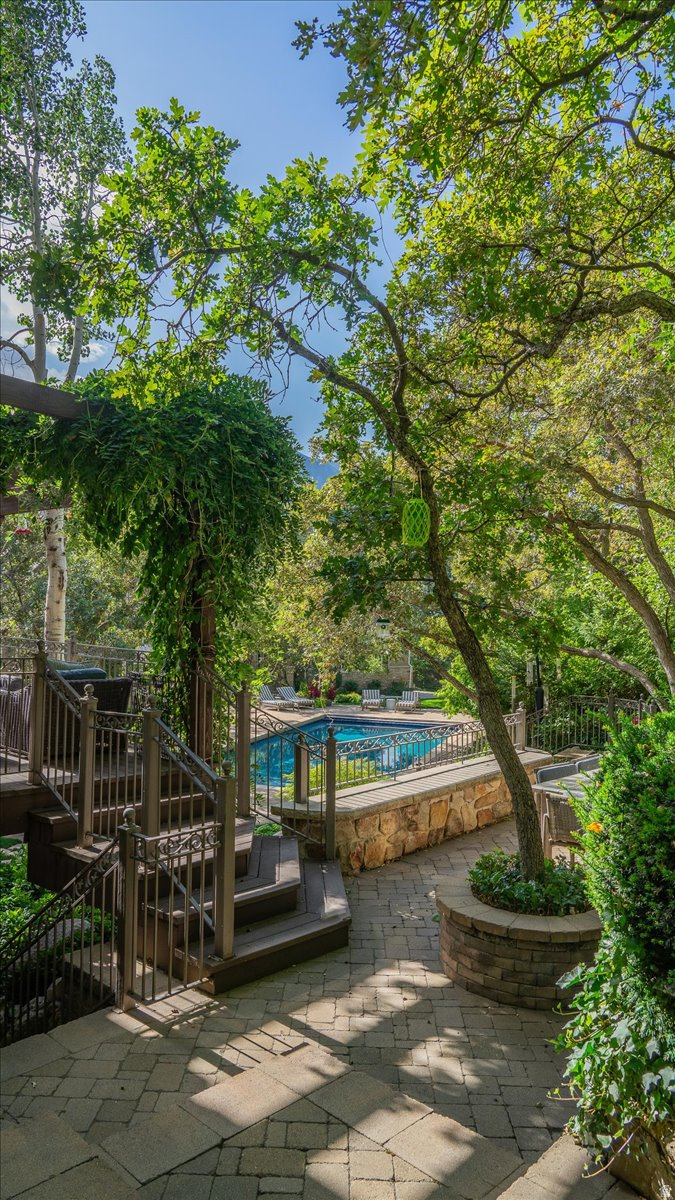 HIDDEN OAKS - Residential