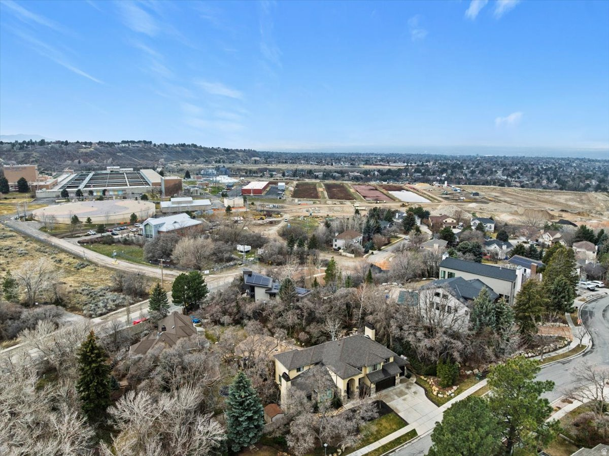 HIDDEN OAKS - Residential