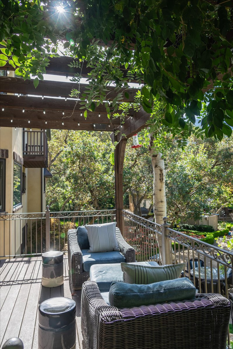 HIDDEN OAKS - Residential