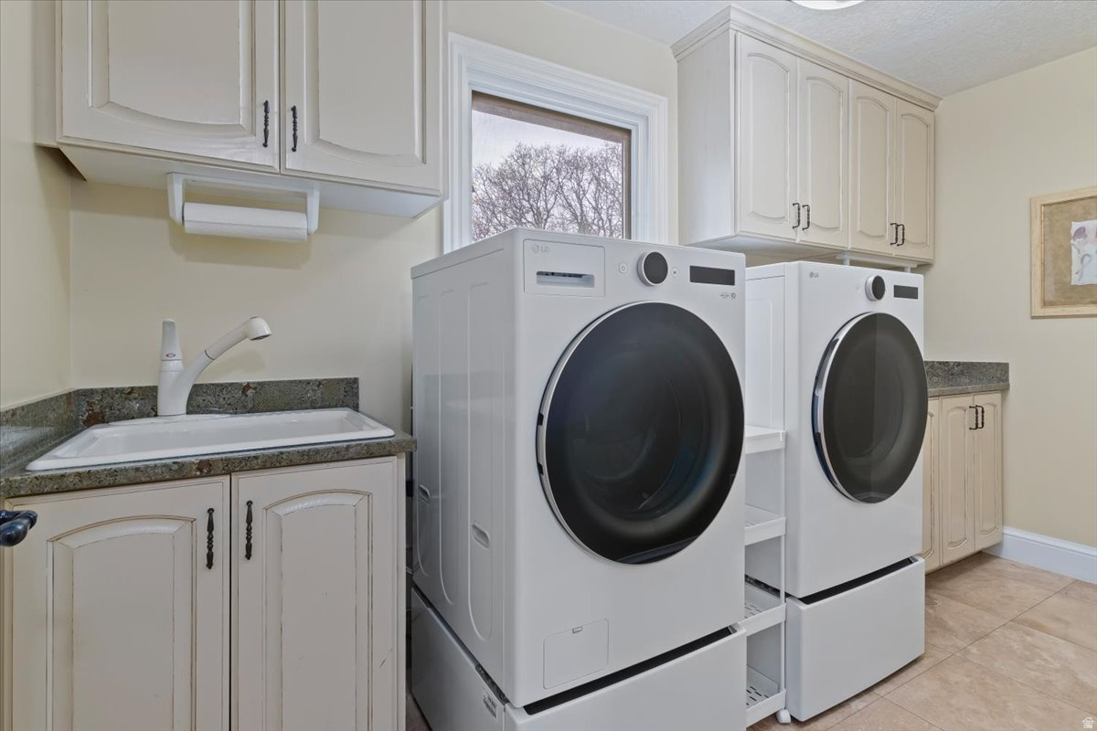 HIDDEN OAKS - Residential