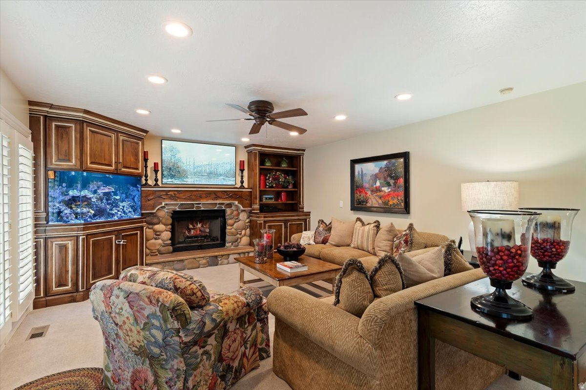 HIDDEN OAKS - Residential