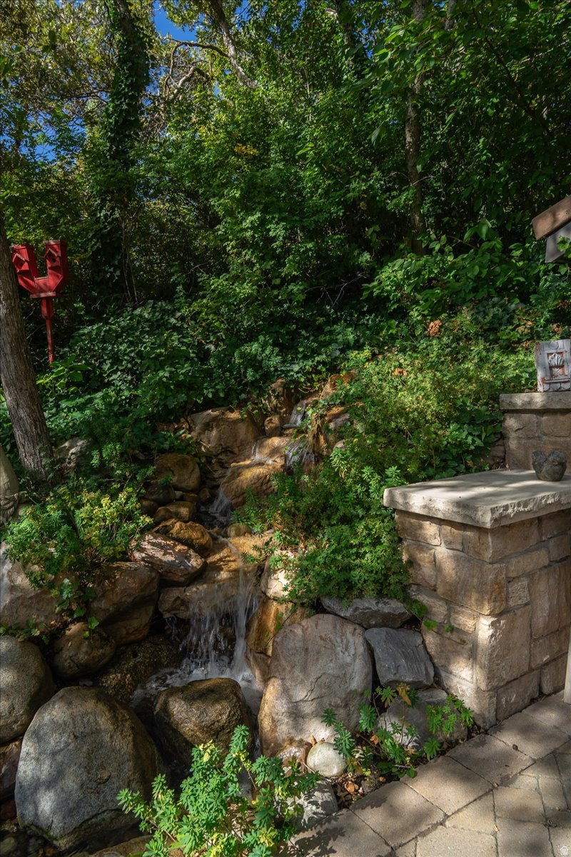 HIDDEN OAKS - Residential