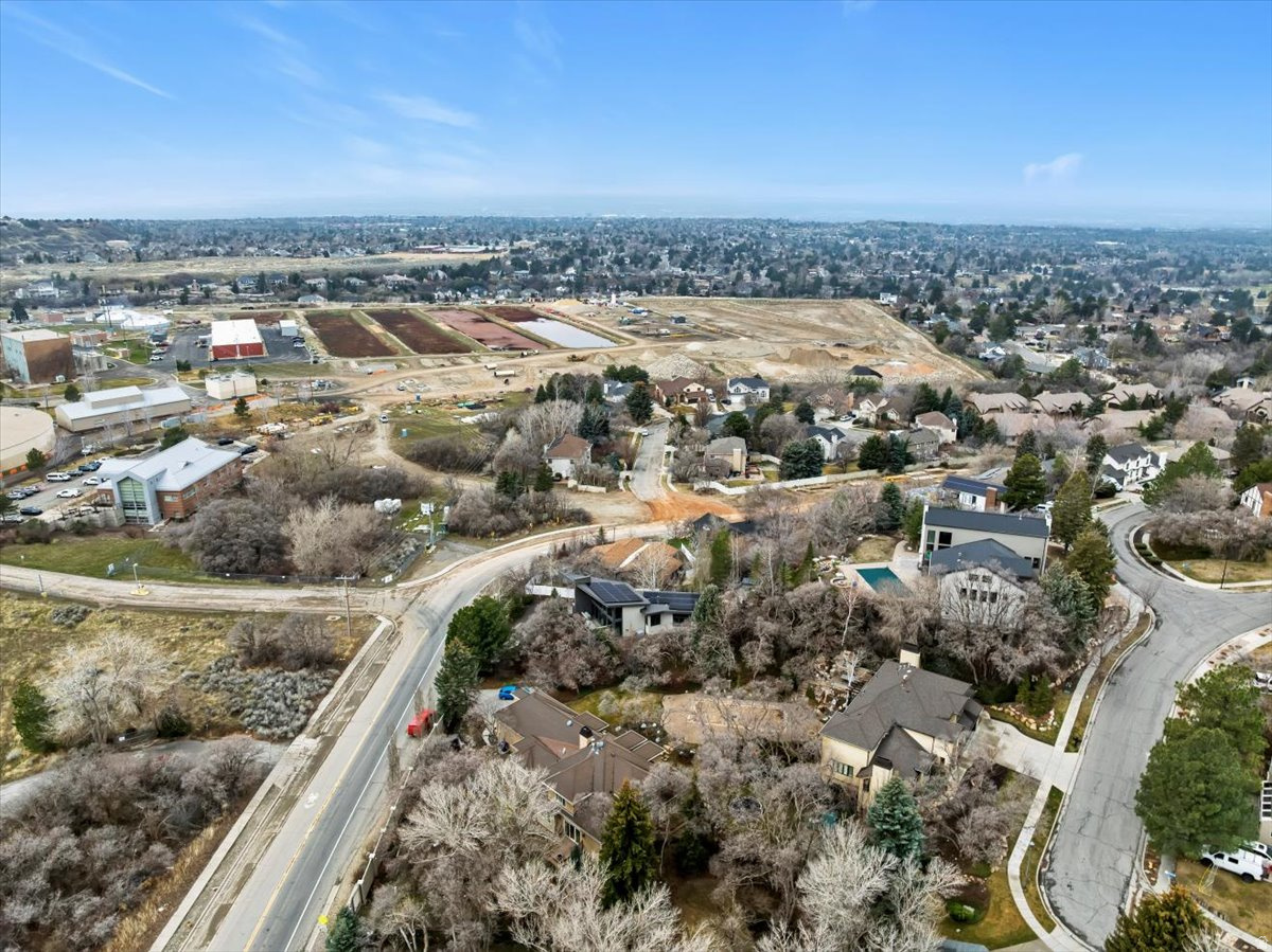 HIDDEN OAKS - Residential