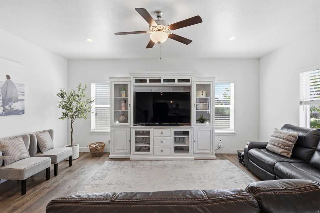Photo of 313 E 170 N, Vineyard, UT 84059 (MLS # 2157390)