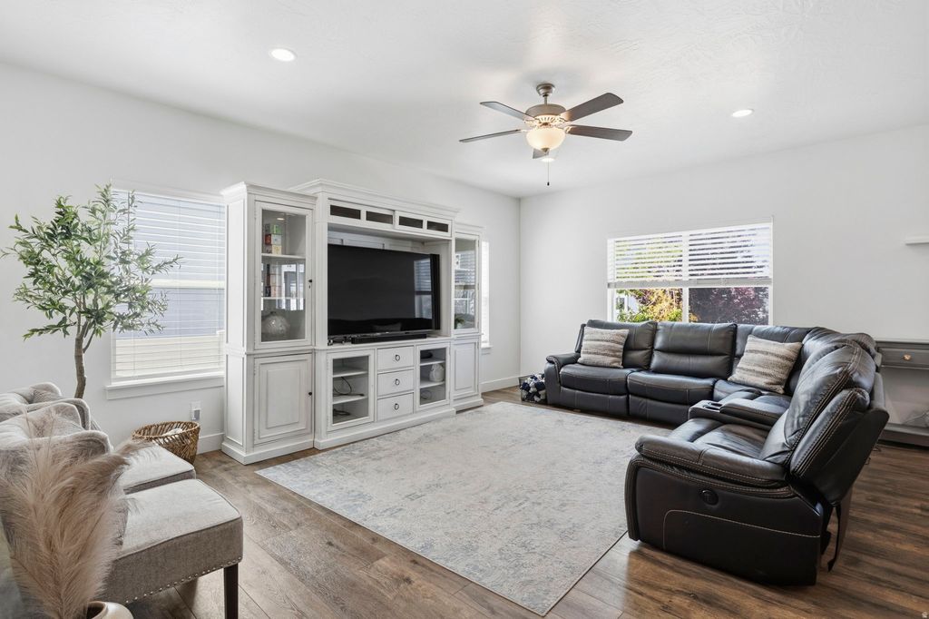 Photo of 313 E 170 N, Vineyard, UT 84059 (MLS # 2157390)