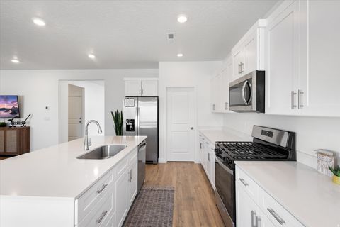 Tiny photo for 1604 S CEDAR MESA DR, Washington, UT 84780 (MLS # 2120655)