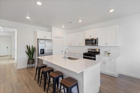 Tiny photo for 1604 S CEDAR MESA DR, Washington, UT 84780 (MLS # 2120655)