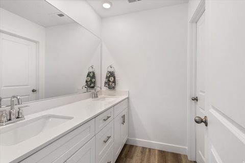 Tiny photo for 1604 S CEDAR MESA DR, Washington, UT 84780 (MLS # 2120655)